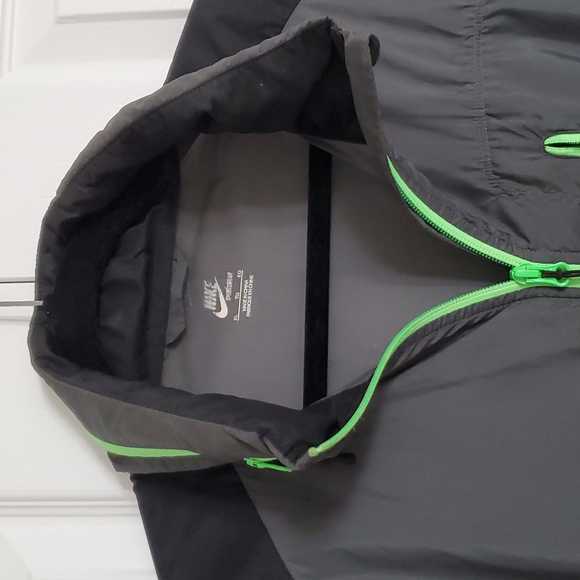 Nike Men's Windbreaker - Picture 4 of 5